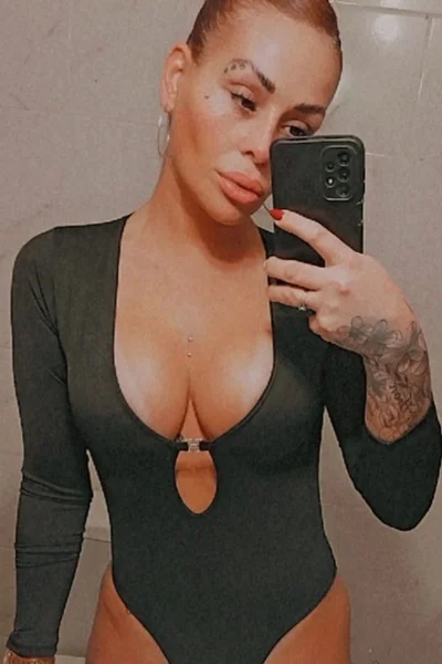 Nazarena (29 años) — Añelo, Argentina - 21