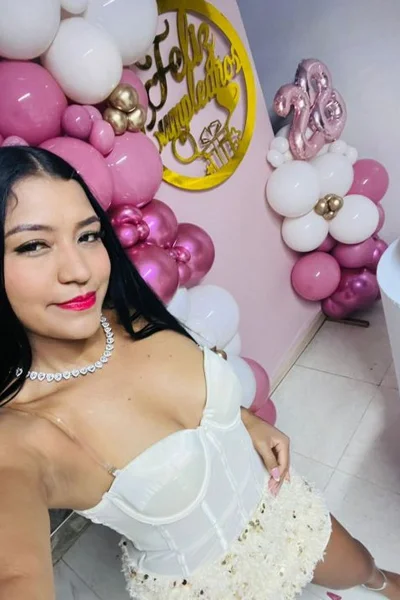 Vanu (22 anos) — Microcentro, Argentina - 26