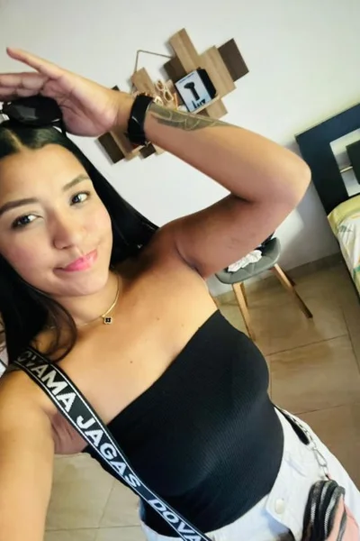 Vanu (22 anos) — Microcentro, Argentina - 25