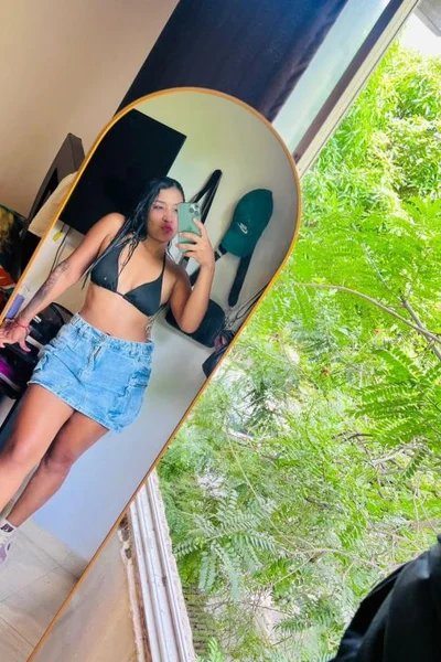 Vanu (22 anos) — Microcentro, Argentina - 23