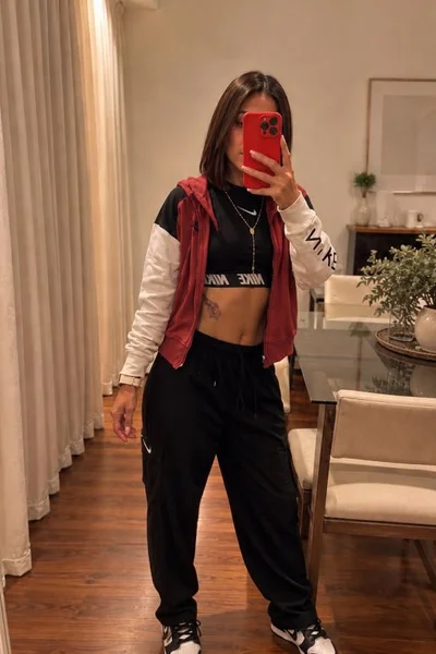 Stefania (26 años) — Villa Urquiza, Argentina - 5