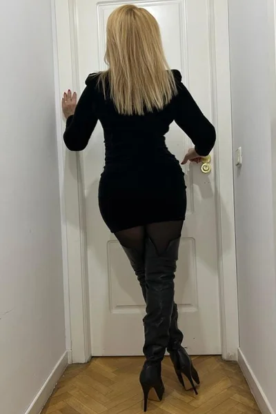 Laura (49 years) — Madrid, España - 3