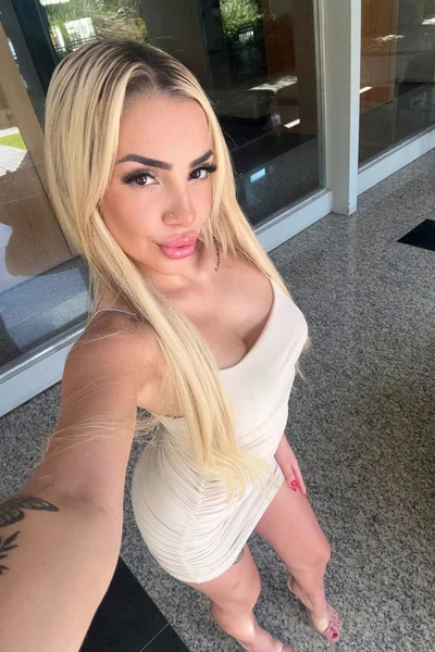 Angelina (22 anos) — Puerto Madero, Argentina - 6