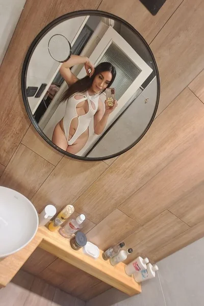 Zahira Narela (29 years) — Microcentro, Argentina - 16