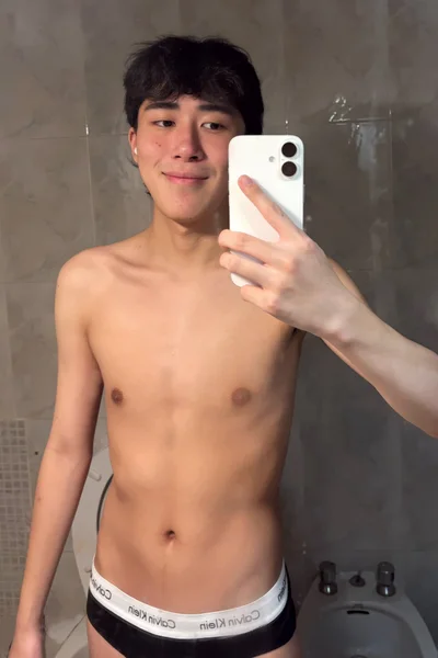 Calvin (20 anos) — Madrid, España - 9