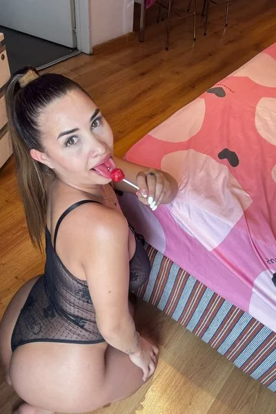 Zoe (22 years) — Montserrat, Argentina - 8