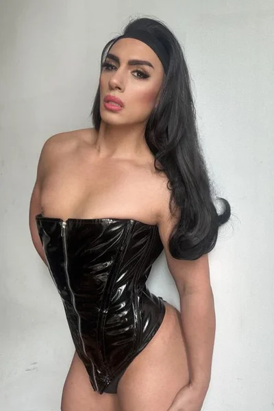 Shaina (30 años) — Tribunales, Argentina - 422