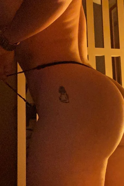 Antonella (30 años) — Punta Carretas, Uruguay - 10