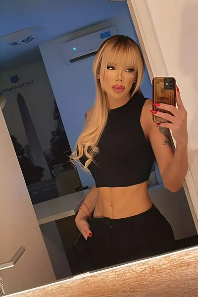Florencia Kardashian (30 años) — Palermo, Argentina - 142