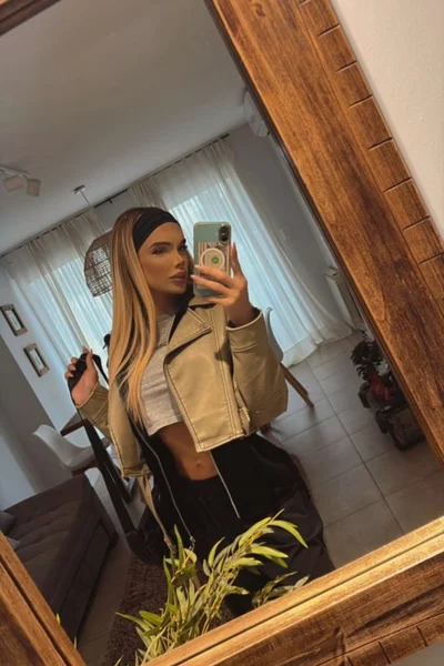 Florencia Kardashian - 61