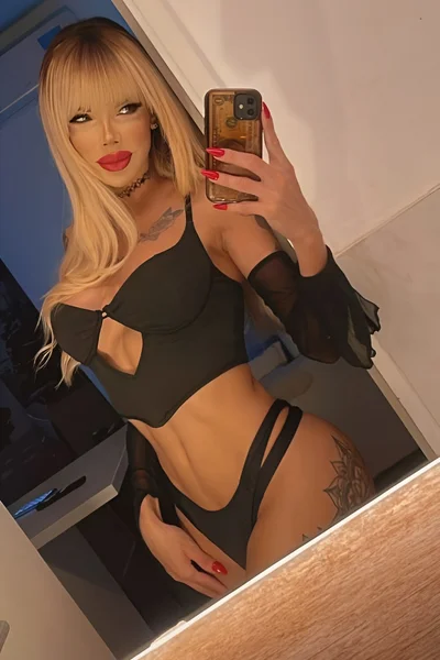 Florencia Kardashian (30 años) — Palermo, Argentina - 156