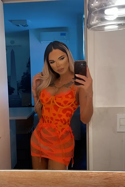 Florencia Kardashian (30 años) — Palermo, Argentina - 490