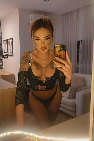 Florencia Kardashian (30 años) — Palermo, Argentina - 252