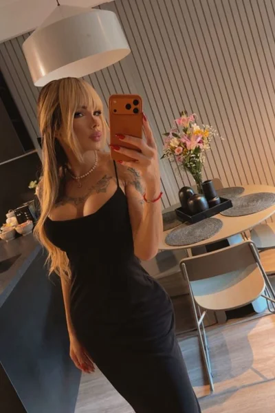 Florencia Kardashian - 31