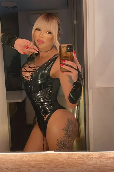 Florencia Kardashian (30 años) — Palermo, Argentina - 244