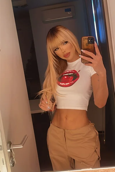 Florencia Kardashian (30 años) — Palermo, Argentina - 173
