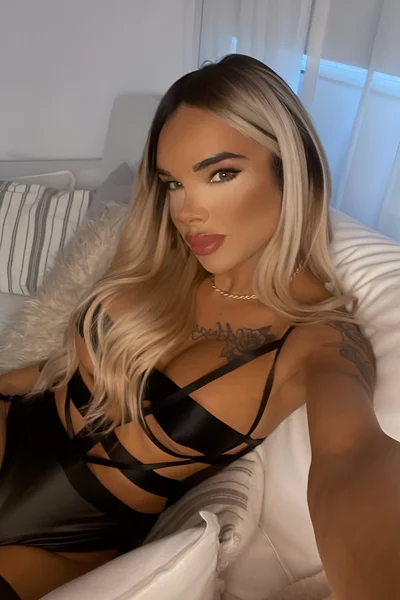 Florencia Kardashian (30 años) — Palermo, Argentina - 434