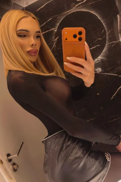 Florencia Kardashian (30 anos) — Palermo, Argentina - 280