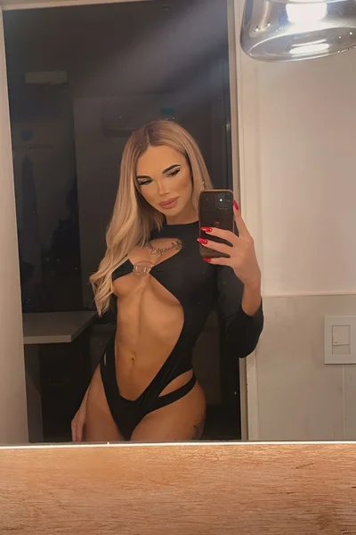 Florencia Kardashian (30 años) — Palermo, Argentina - 366