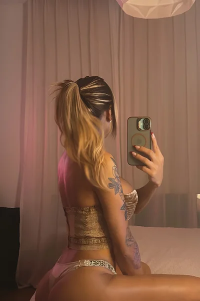 Florencia Kardashian (30 años) — Palermo, Argentina - 12