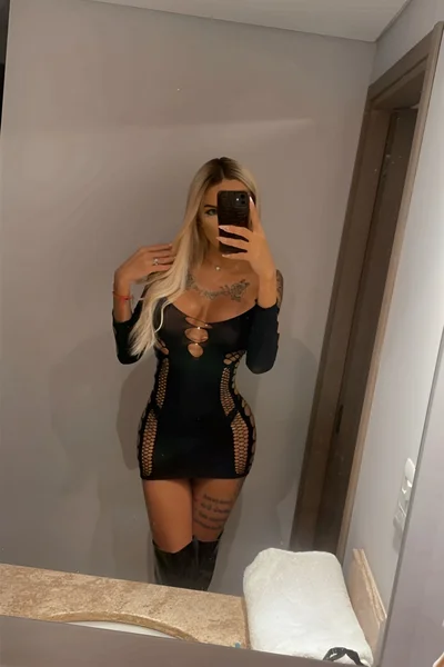 Florencia Kardashian (30 años) — Palermo, Argentina - 409