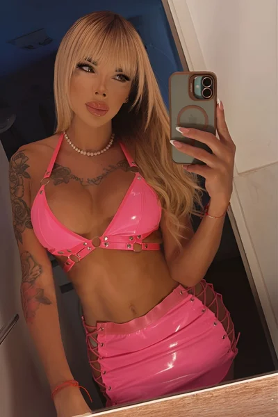 Florencia Kardashian (30 años) — Palermo, Argentina - 95
