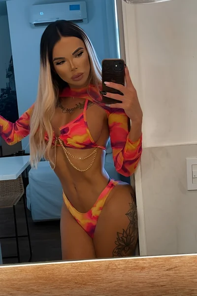 Florencia Kardashian (30 años) — Palermo, Argentina - 484