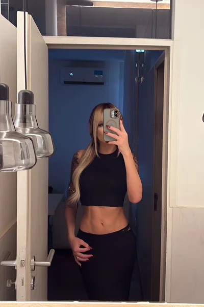 Florencia Kardashian (30 años) — Palermo, Argentina - 41
