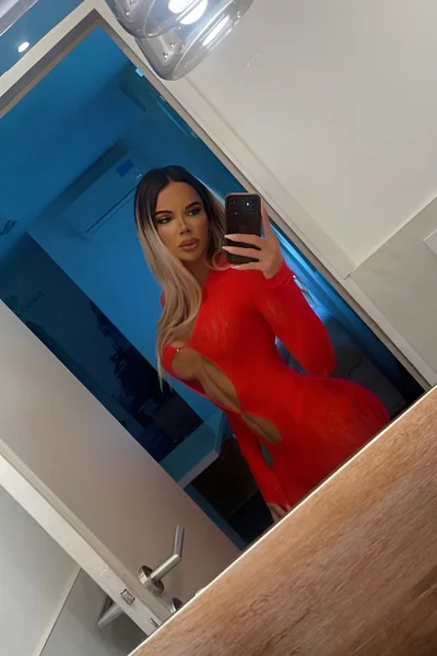 Florencia Kardashian (30 años) — Palermo, Argentina - 420
