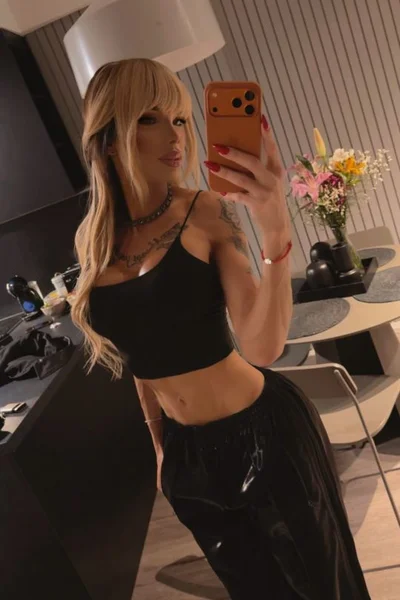 Florencia Kardashian - 32