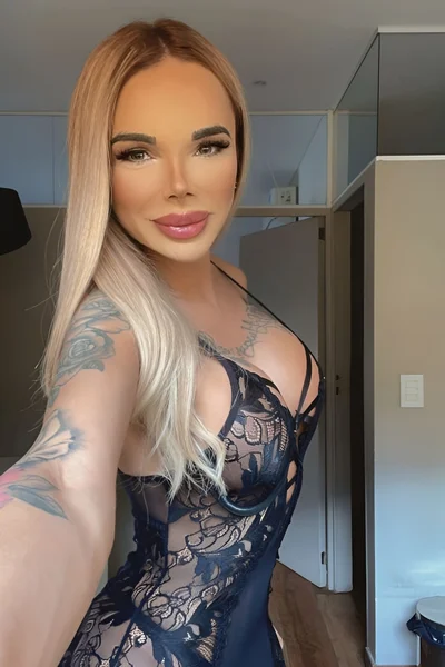 Florencia Kardashian (30 años) — Palermo, Argentina - 370