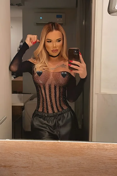 Florencia Kardashian (30 años) — Palermo, Argentina - 335