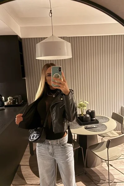 Florencia Kardashian - 67