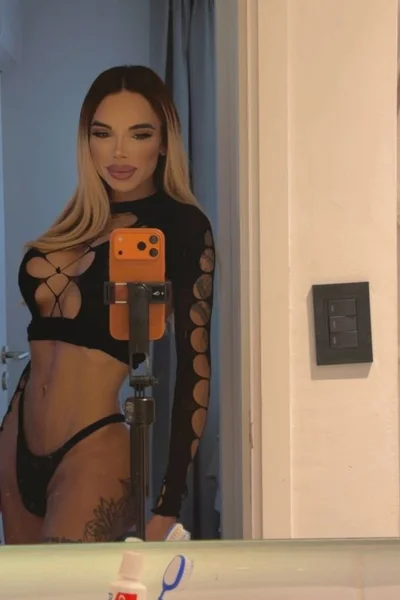 Florencia Kardashian (30 anos) — Palermo, Argentina - 303
