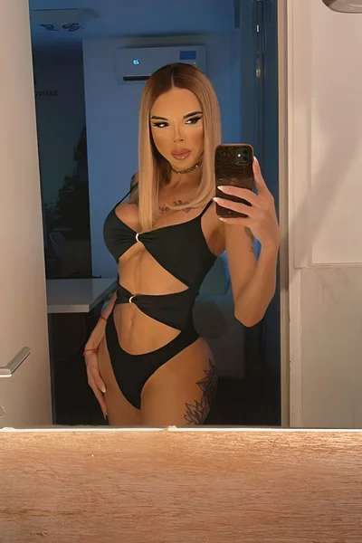 Florencia Kardashian (30 años) — Palermo, Argentina - 313