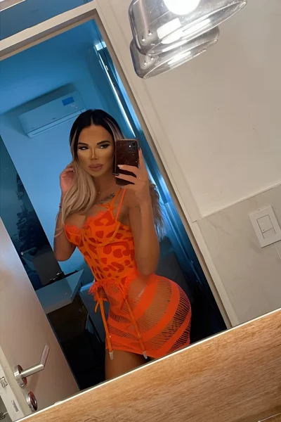 Florencia Kardashian (30 años) — Palermo, Argentina - 489