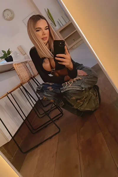 Florencia Kardashian (30 años) — Palermo, Argentina - 294