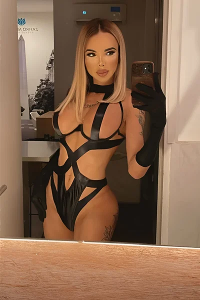 Florencia Kardashian (30 años) — Palermo, Argentina - 327