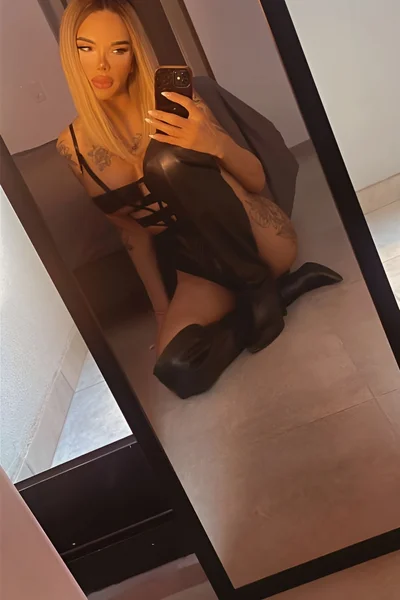 Florencia Kardashian (30 años) — Palermo, Argentina - 311