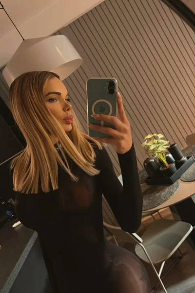 Florencia Kardashian - 100