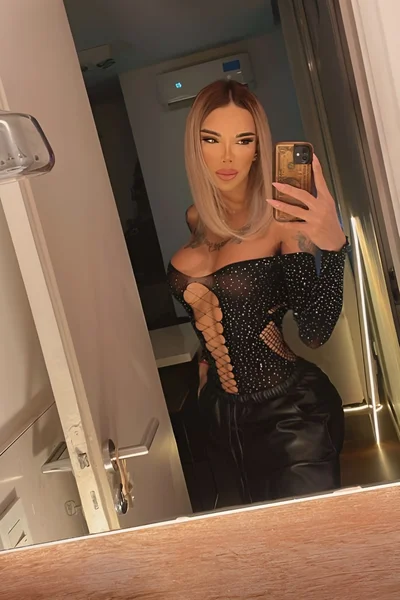 Florencia Kardashian (30 años) — Palermo, Argentina - 269