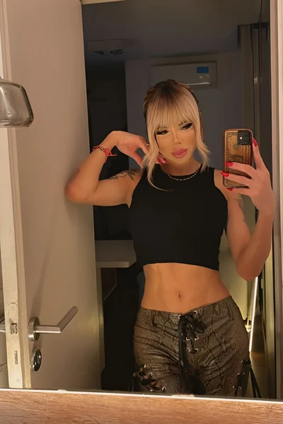 Florencia Kardashian (30 años) — Palermo, Argentina - 243