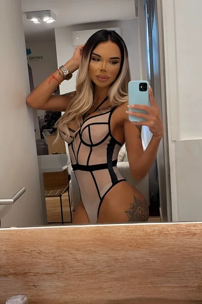 Florencia Kardashian (30 años) — Palermo, Argentina - 452