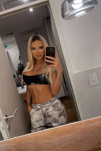 Florencia Kardashian (30 años) — Palermo, Argentina - 389