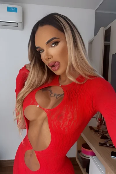 Florencia Kardashian (30 años) — Palermo, Argentina - 421