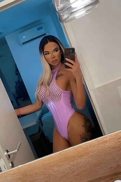 Florencia Kardashian (30 años) — Palermo, Argentina - 482