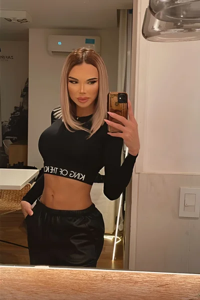 Florencia Kardashian (30 años) — Palermo, Argentina - 279