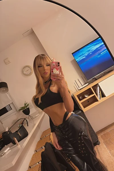 Florencia Kardashian (30 años) — Palermo, Argentina - 6