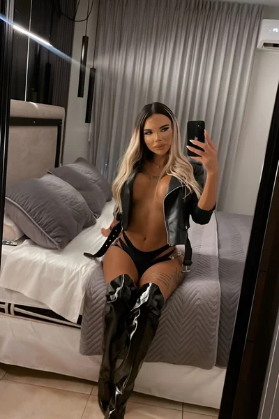 Florencia Kardashian (30 años) — Palermo, Argentina - 458