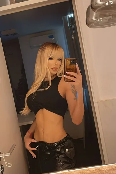 Florencia Kardashian (30 años) — Palermo, Argentina - 174